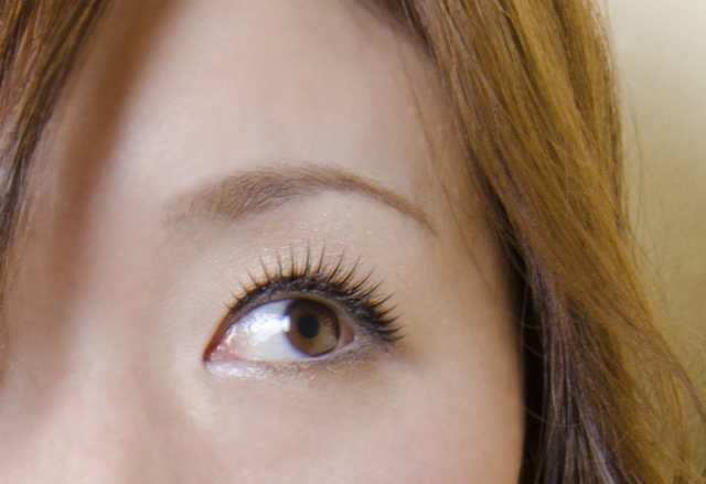 ビナーレトレーナーは眼輪筋に作用し引き上げる効果